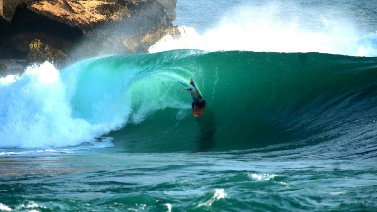 Arrys Watukarung Surfcamp Hotel Kalak Luaran gambar